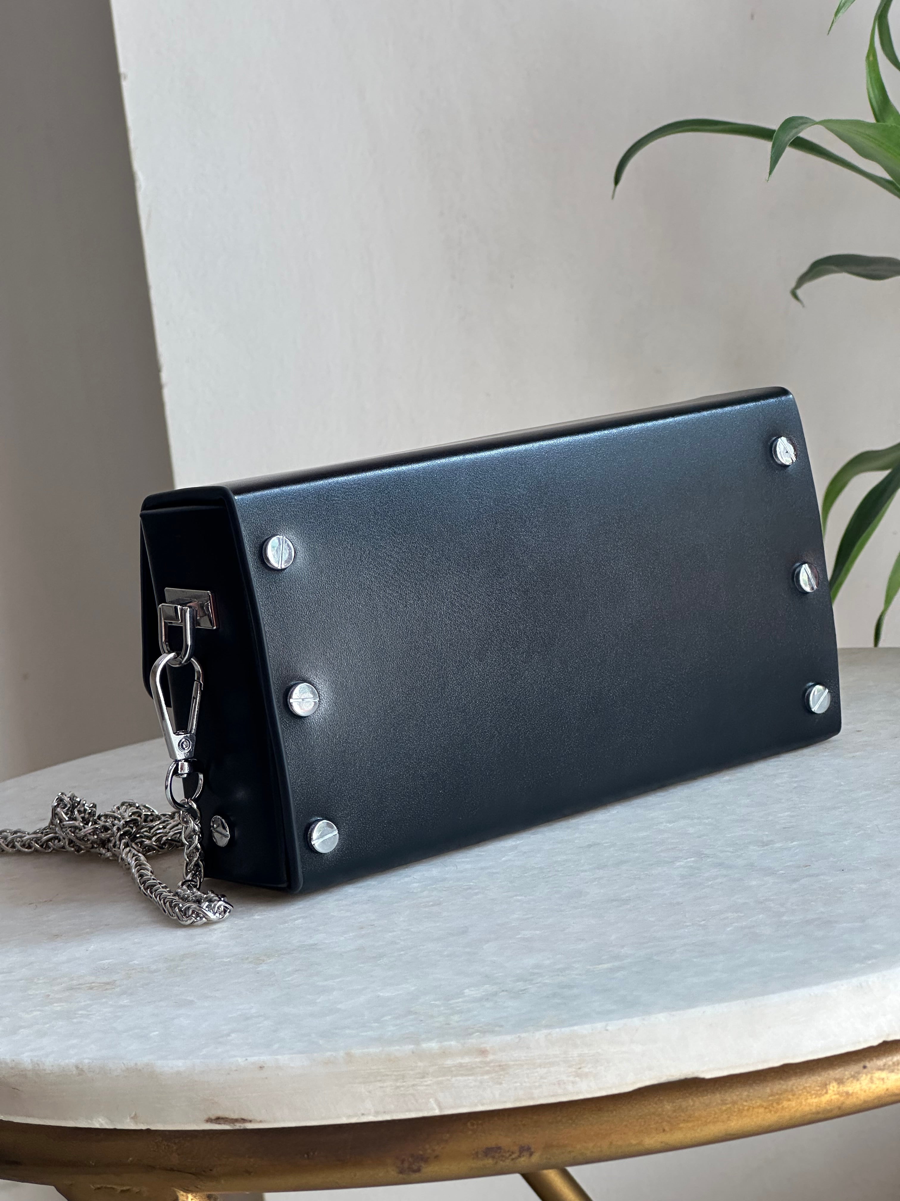 Box Clasp Chain Bag