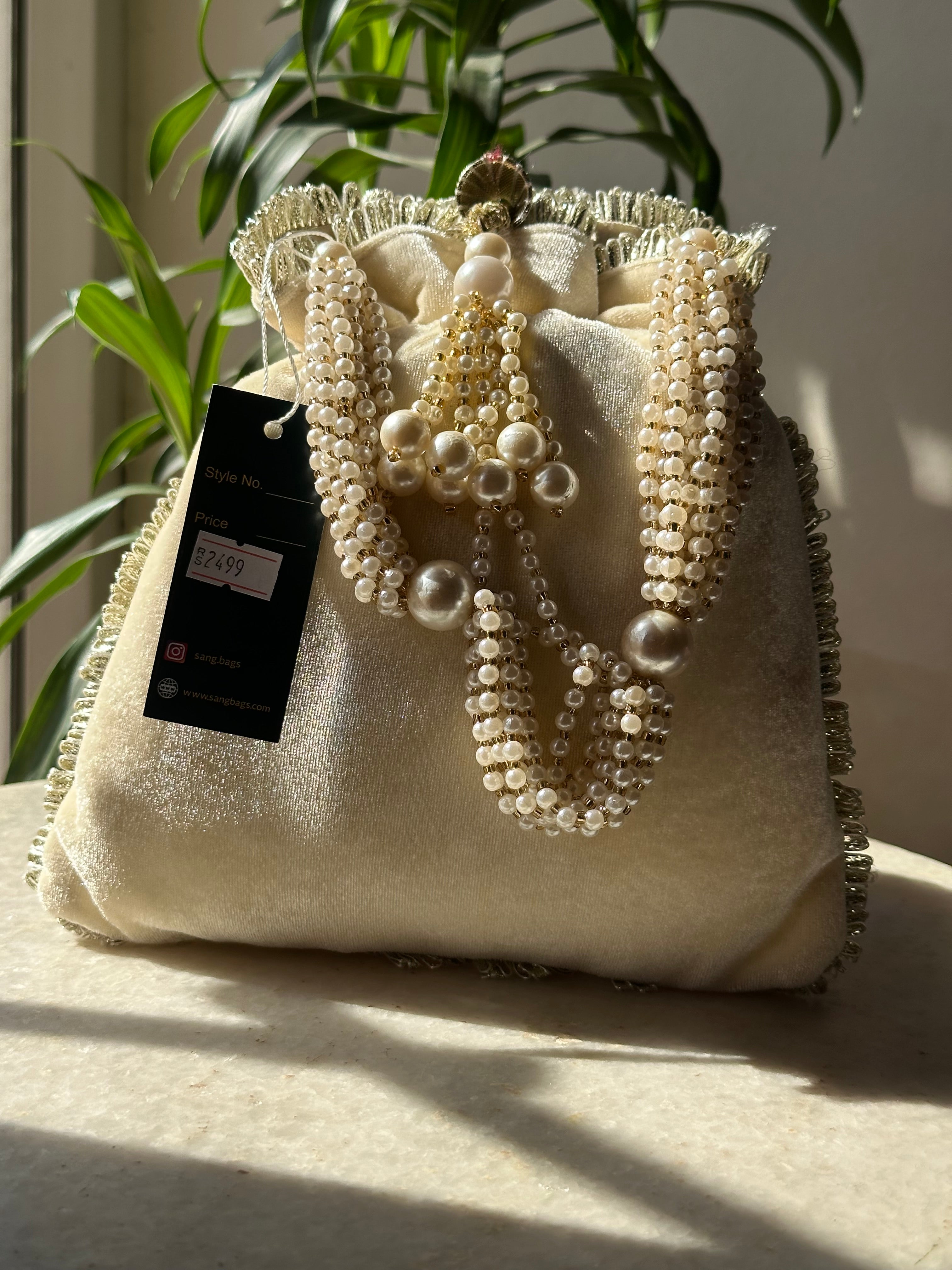 Noor Velvet Potli
