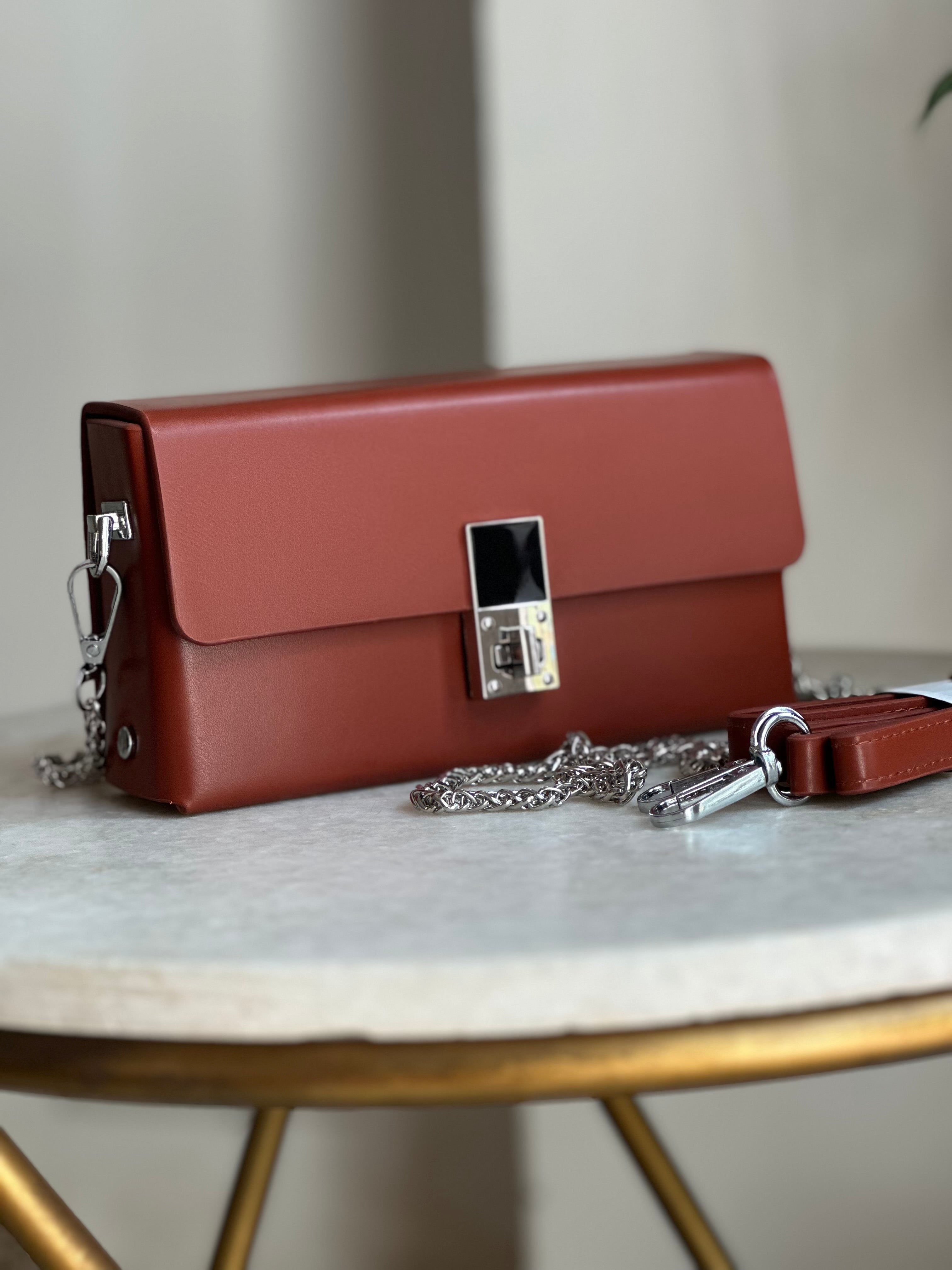 Box Clasp Chain Bag